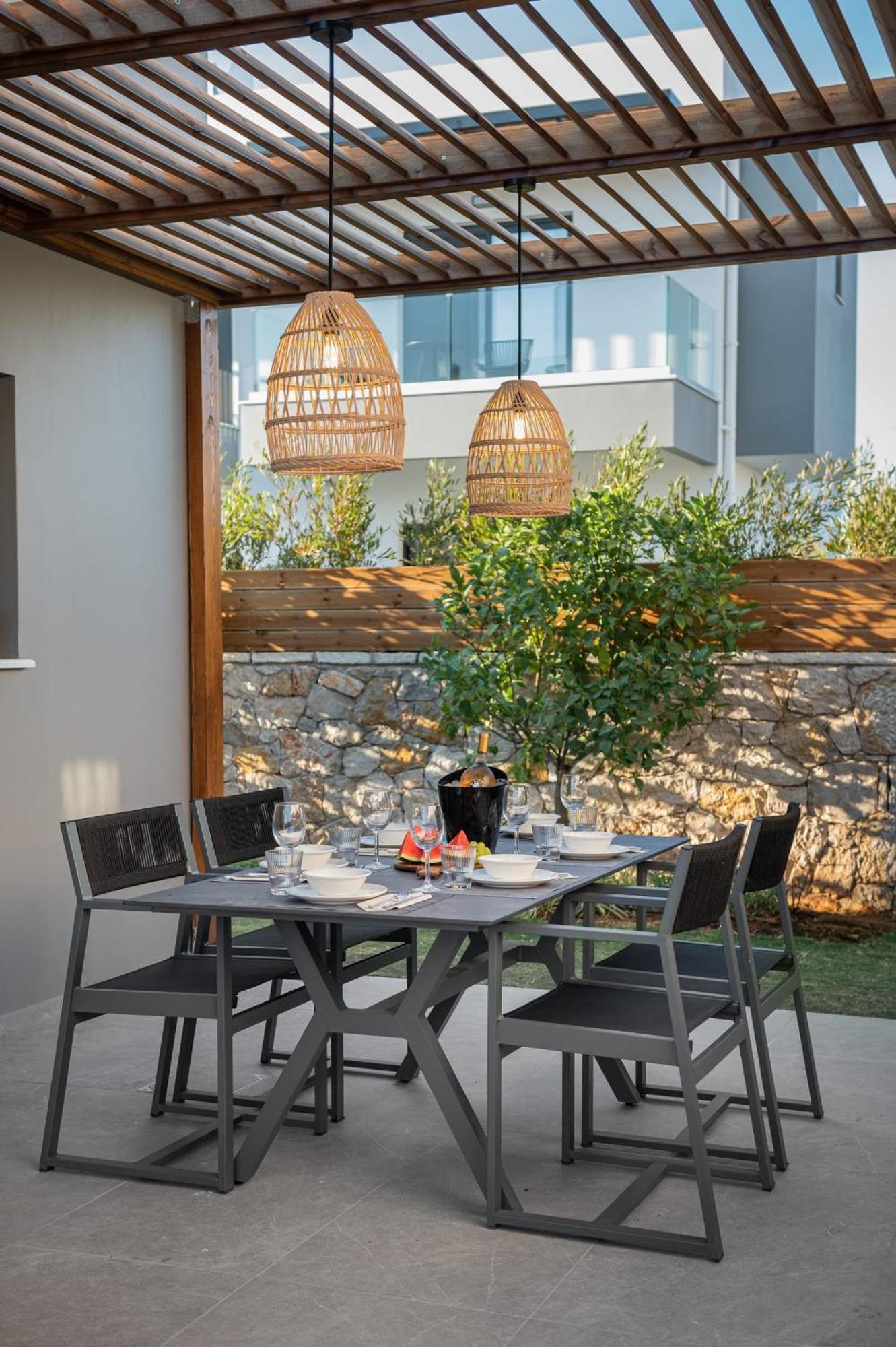 Sensational Filia 6 Bedrooms Overlooking Walls Old Town Villa